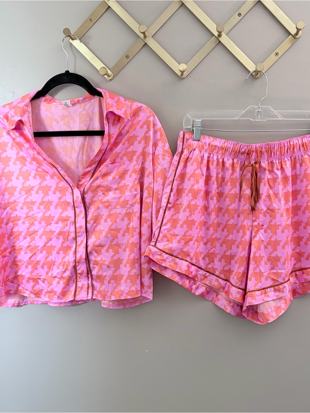 Parade Pink Houndstooth Satin Pajama Set Medium